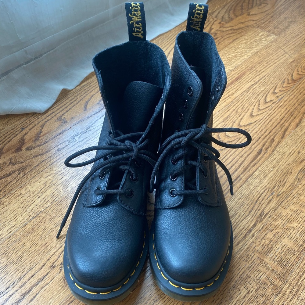 *BRAND NEW* DOC MARTENS - PASCAL
